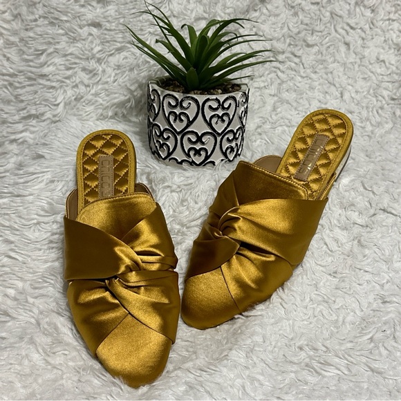 Chico's Kyla Mules Marigold Gold Wrap Silk Fabric Mob Wife Lux Sz.8.5 Classic - Picture 2 of 14